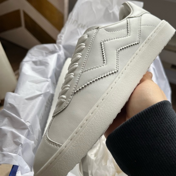 【Stuart Weitzman】Brand new with box Size 7 white sneaker - Picture 3 of 9